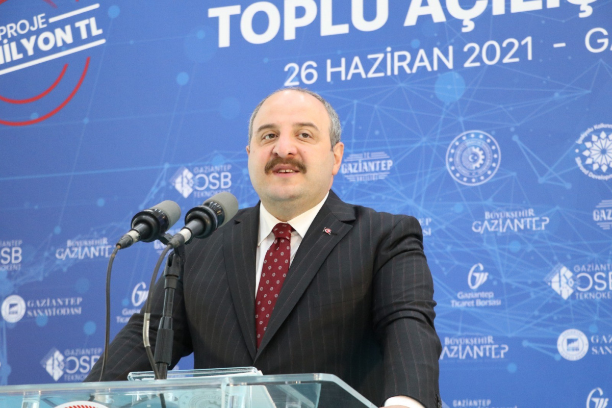 Bakan Varank, Türkiye'nin ilk ve tek Antep Fıstığı Lisanslı Deposu'nun açılışını yaptı