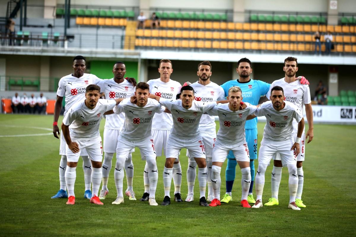 Avrupa Konfederasyon Ligi:  Petrocub: 0 Sivasspor: 1 (İlk yarı)