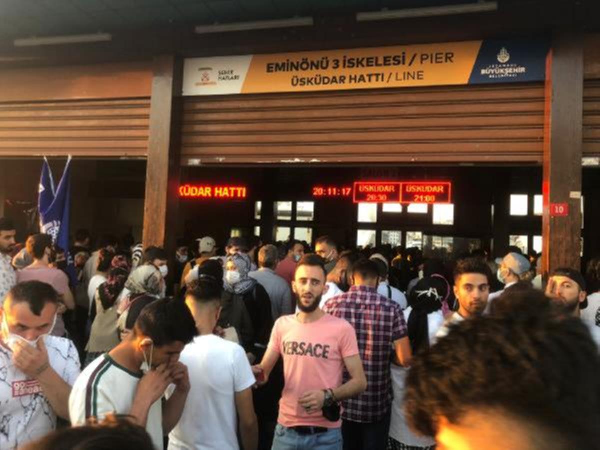 Eminönü vapur iskelesinde bayram yoğunluğu