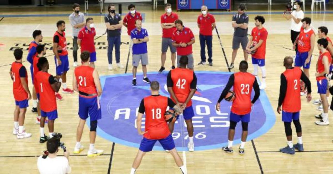 Son şampiyon Anadolu Efes, sezonu açtı