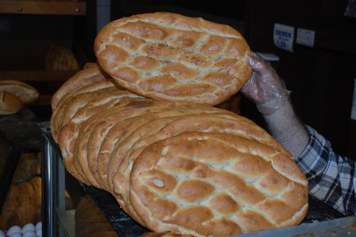 İzmir'de 350 gram Ramazan pidesi 6 TL'den satılacak