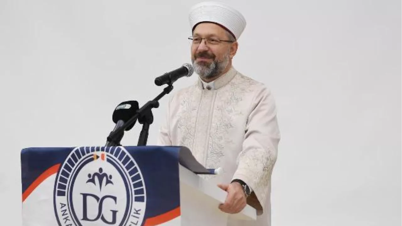 Diyanet İşleri Başkanı Erbaş, gençlerle iftar yaptı