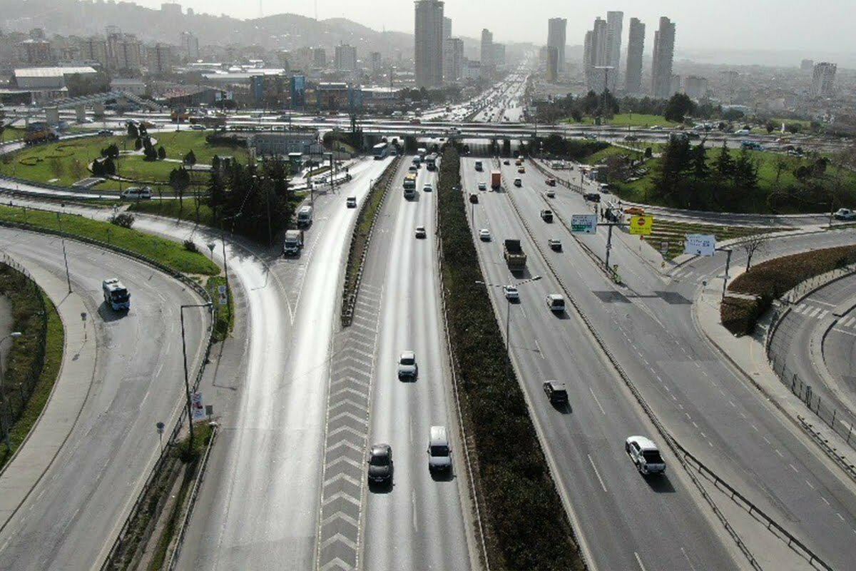 Ramazan ayının ilk gününde İstanbul'da yollar boş kaldı