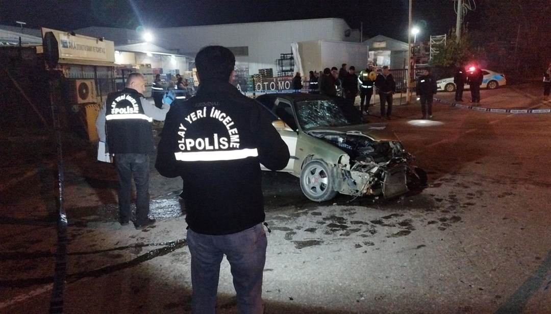 Önündeki aracı geçmeye çalışırken duvara çarptı