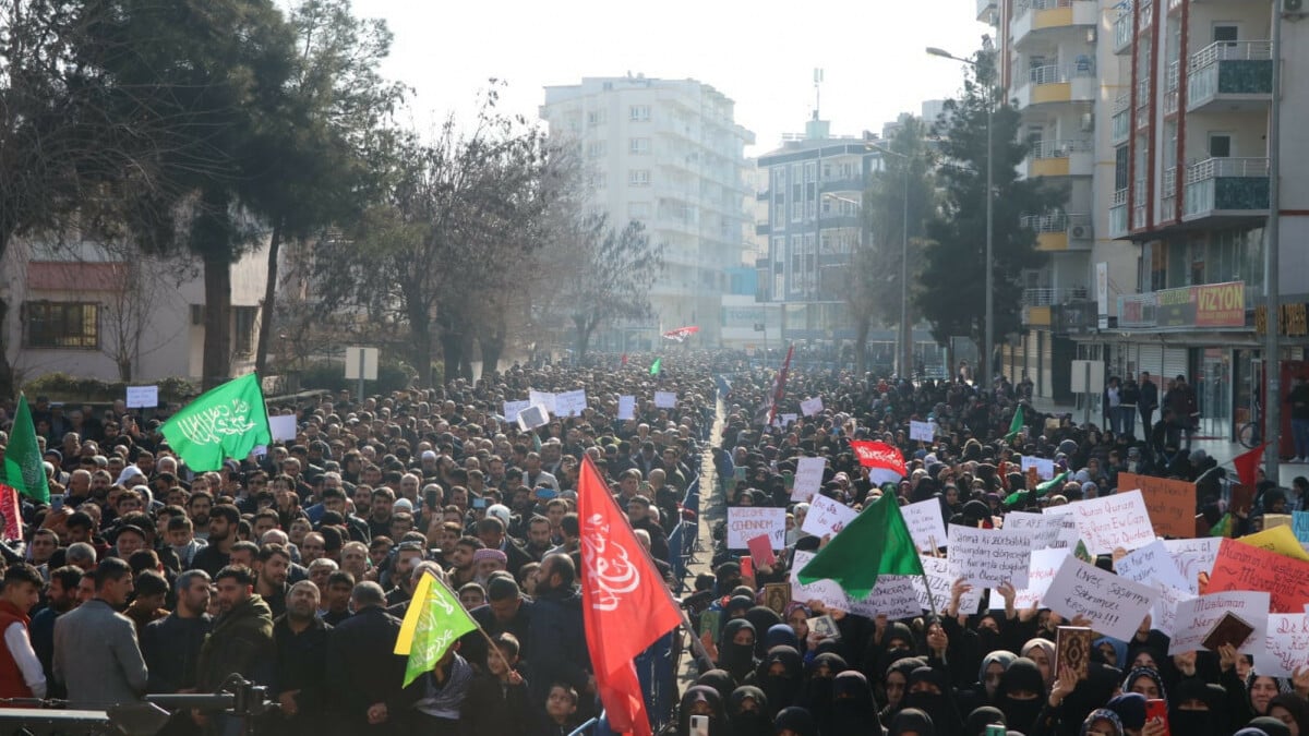 Batman'da, İsveç'te Kuran-ı Kerim yakılması protesto edildi - En Son Haber