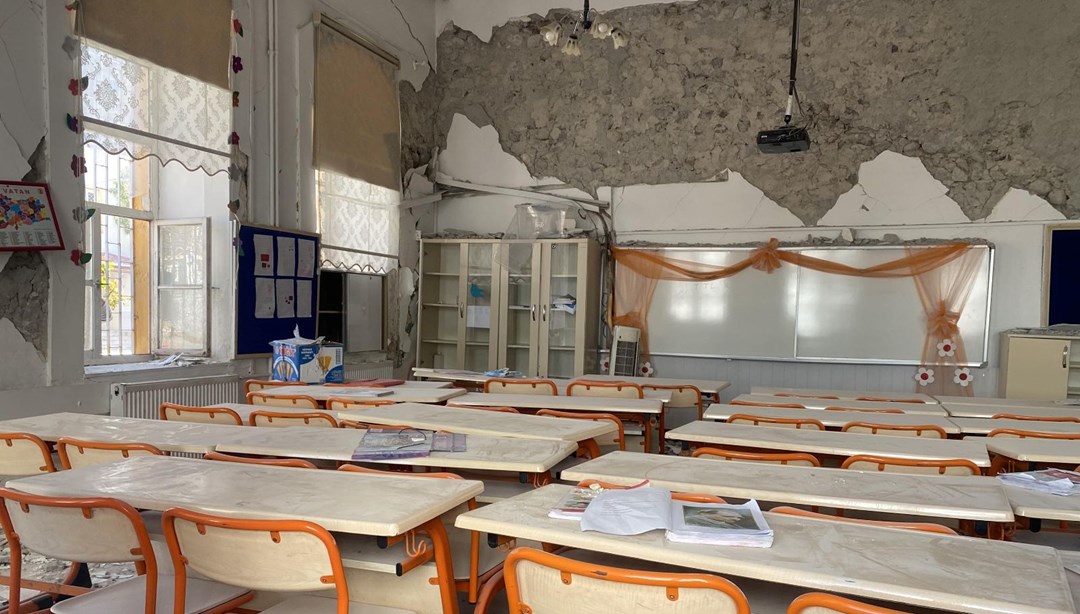 Bahçeli'nin mezun olduğu tarihi okul da depremde hasar gördü