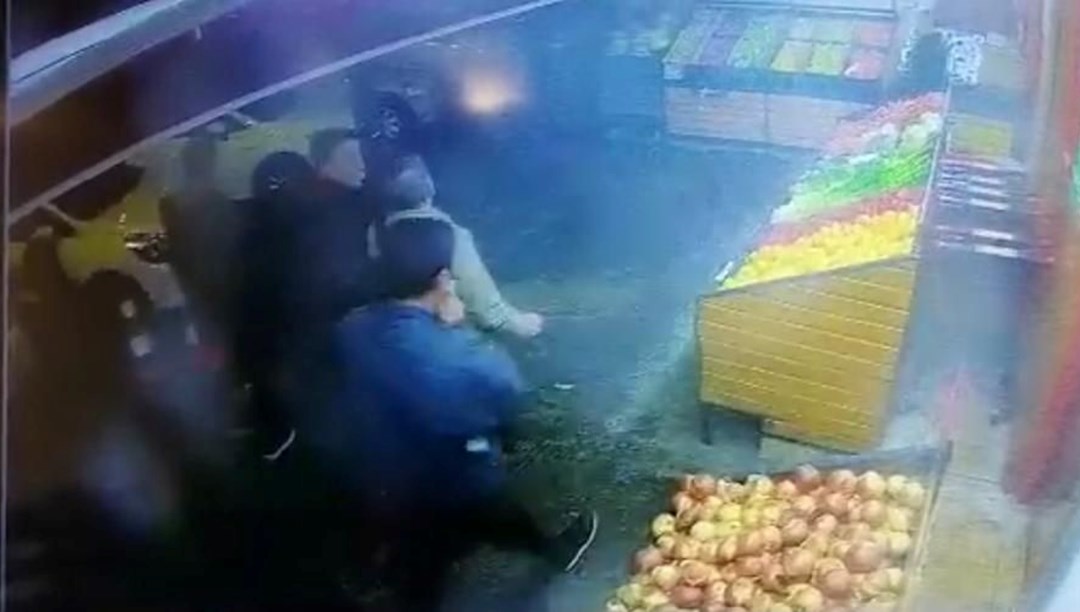 İstanbul'da kavga ettiği arkadaşını sokak ortasında bıçakladı