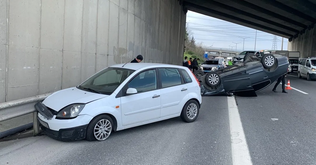 Kağıthane'de 3 aracın karıştığı trafik kazasında 1 kişi yaralandı