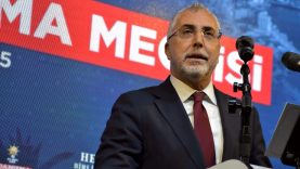 Vedat Işıkhan: İzmir, çöp yığınları ve kokuyla boğuşuyor
