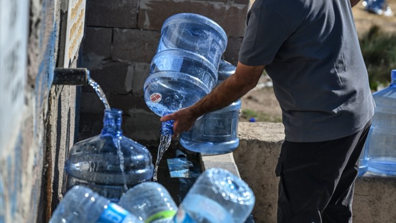 Ankara'daki Su Kesintisi Vatandaşları Çeşmelere Sürüklüyor