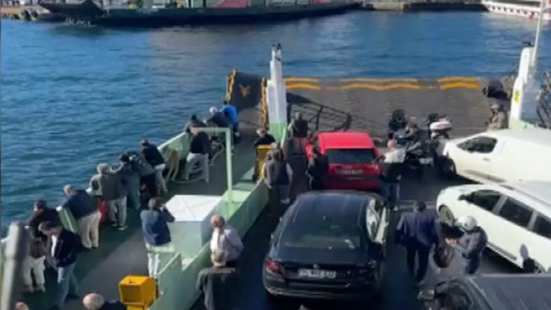 Sirkeci'deki İskeleye Bir Feribot Çarptı