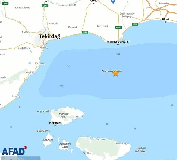son-dakika-depremler-istanbulda-deprem-cevre-illerden-de-hissedildi-afad-merkez-ussunu-acikladi-1759408900617.jpg