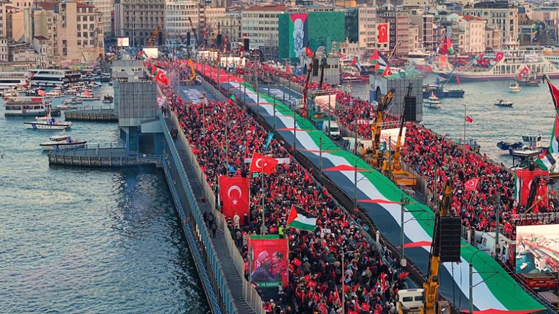 Türkiye susmadı Gazze’yi unutmadı: 520 bin kişi Galata’da buluştu!