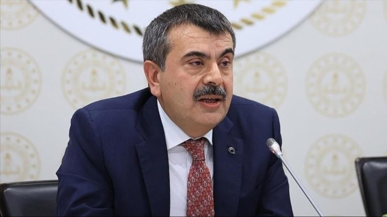 Milli Eğitim Bakanı Yusuf Tekin'den "Ara tatil kaldırılacak mı?" sorusuna yanıt
