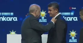 CHP'den istifa etmişti: Haymana Belediye Başkanı Levent Koç'un rozetini Başkan Erdoğan taktı!