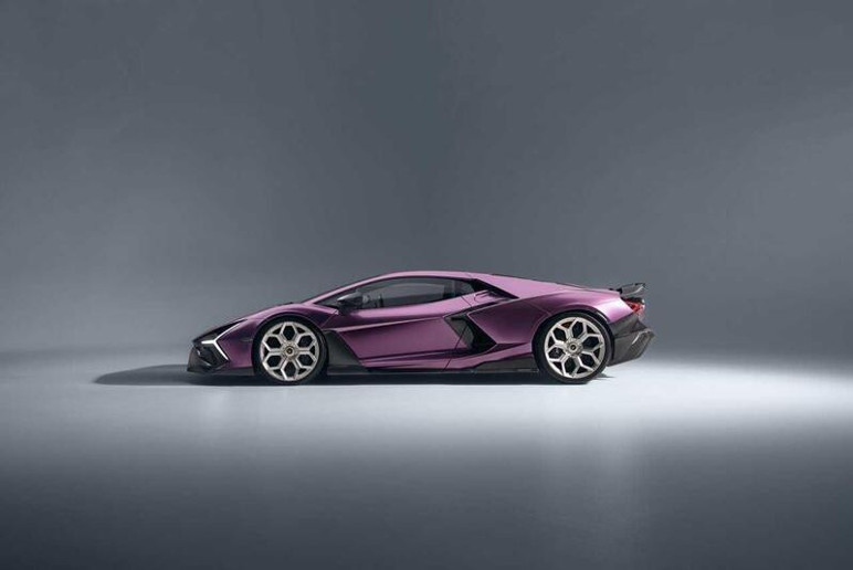 Lamborghini Revuelto NOVITEC: 1048 beygirlik hibrit süper otomobil pist görünümüne kavuştu - Resim : 3