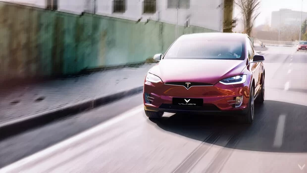 Bulgar tasarımcıdan dünyanın en sessiz Tesla Model X'i!