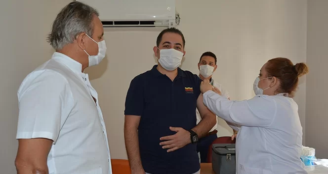 Çin'den getirilen Covid-19 aşısı İzmir'de uygulanmaya başlandı