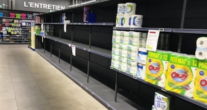 Fransa'da sokağa çıkma yasağının ardından halk marketleri boşalttı