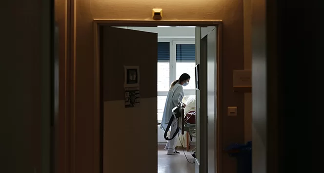 Fransa'da son 24 saatte 12 bin 993 korona virüs vakası