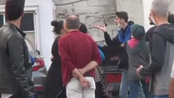 İstanbul Taksim'de kadınlar birbirine girdi! İşte o anlar