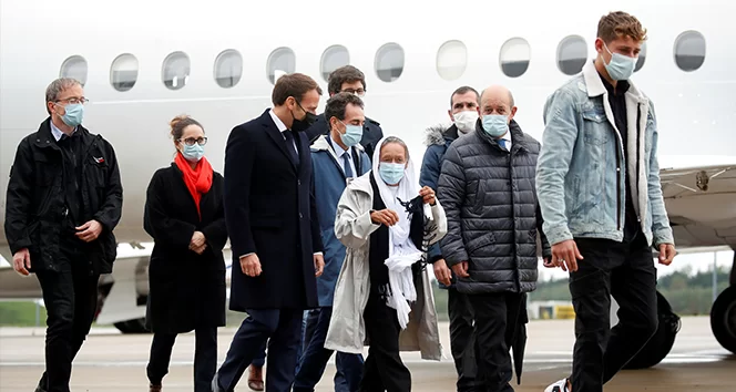 Mali'deki 4 yıllık esaretten kurtulan 75 yaşındaki Fransız aktivist kadın Müslüman oldu