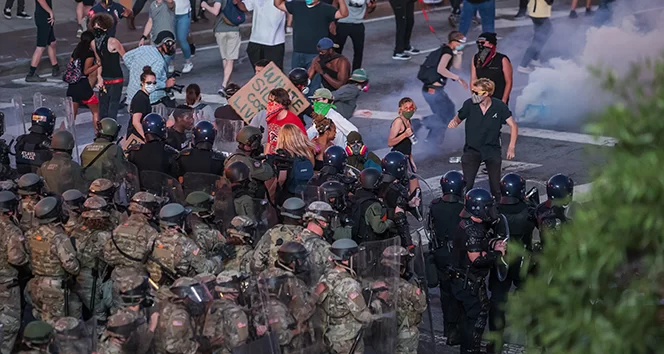 Polisin öldürdüğü Wallace'ın ardından başlayan protestolar ikinci gününde