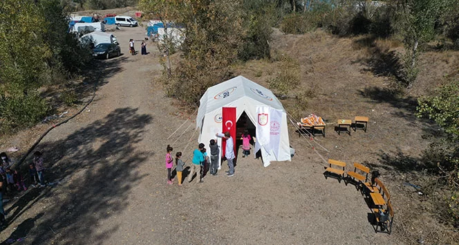 Tarım işçilerinin çocukları için 'çadır okul' kuruldu