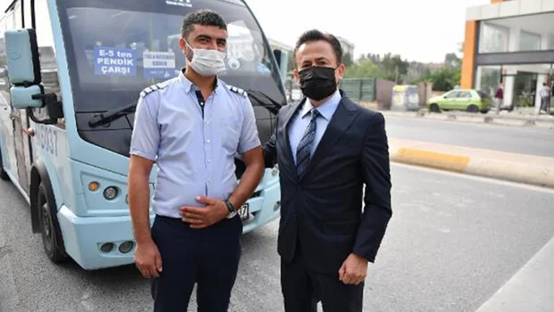 Tuzla'da yaşlılara yol veren dolmuş şoförüne belediye başkanından teşekkür