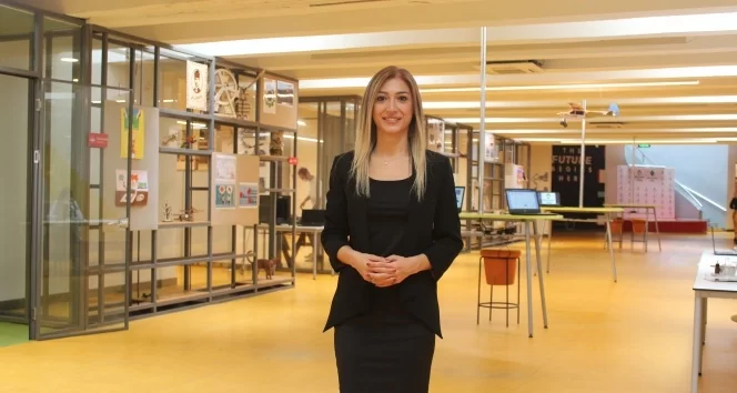 Yeni nesil öğrencilere hibrit öğretmenler yetişiyor