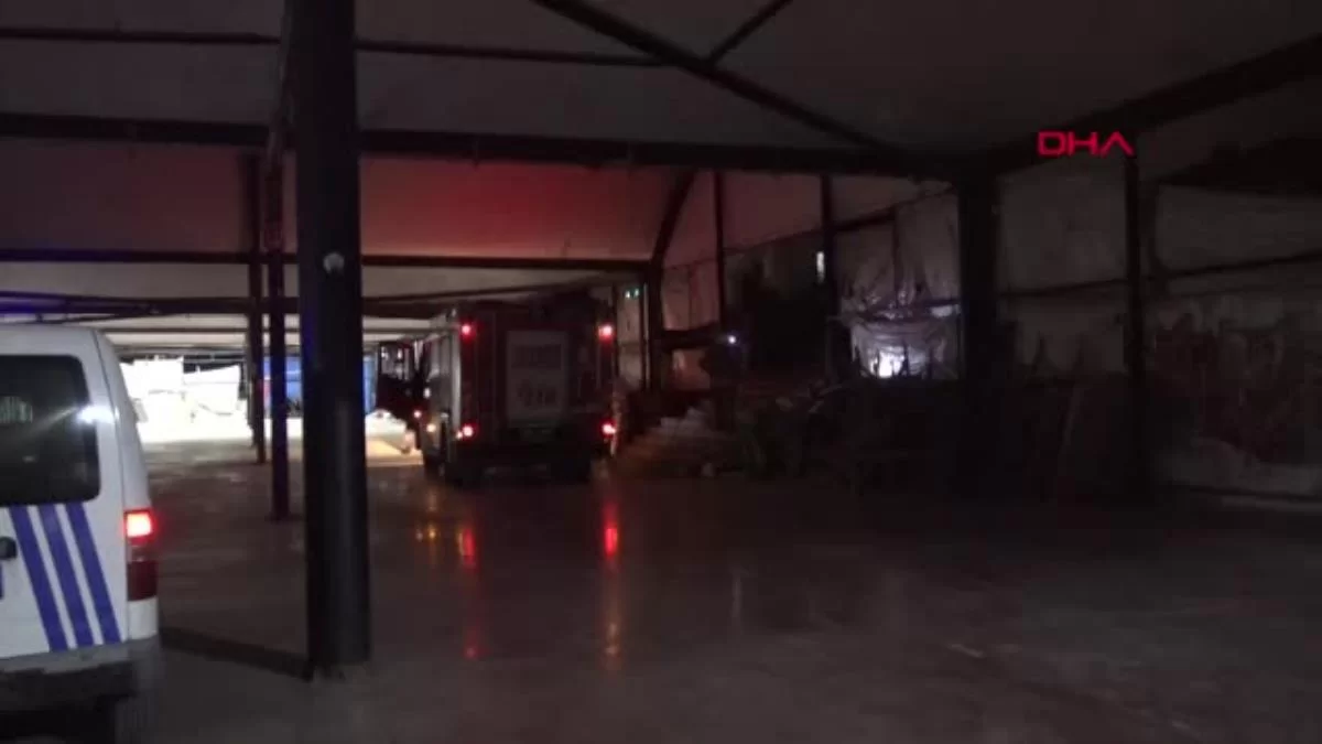 İSTANBUL-AVCILAR DA KAPALI SEMT PAZARINDAKİ TEZGAHI ATEŞE VERDİLER