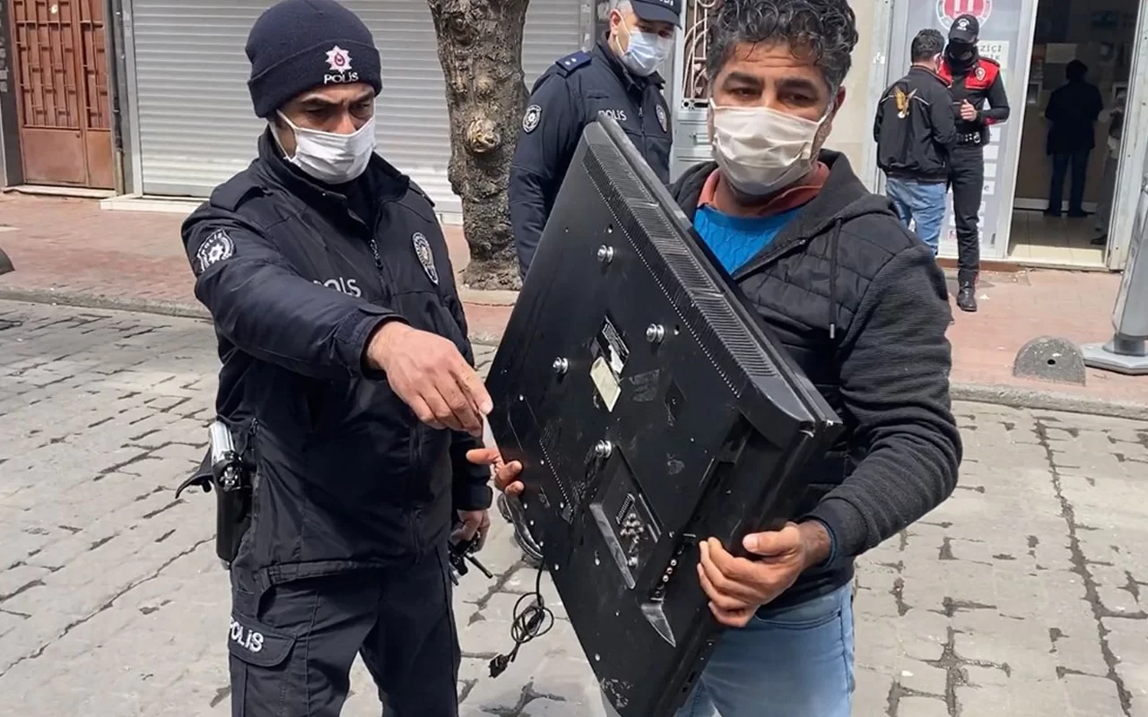 İstanbulda kucağında çalıntı televizyonla denetimde polise yakalandı