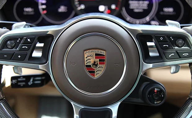Porsche araçlarda büyük tehlike! 100 bin aracı geri topluyor...