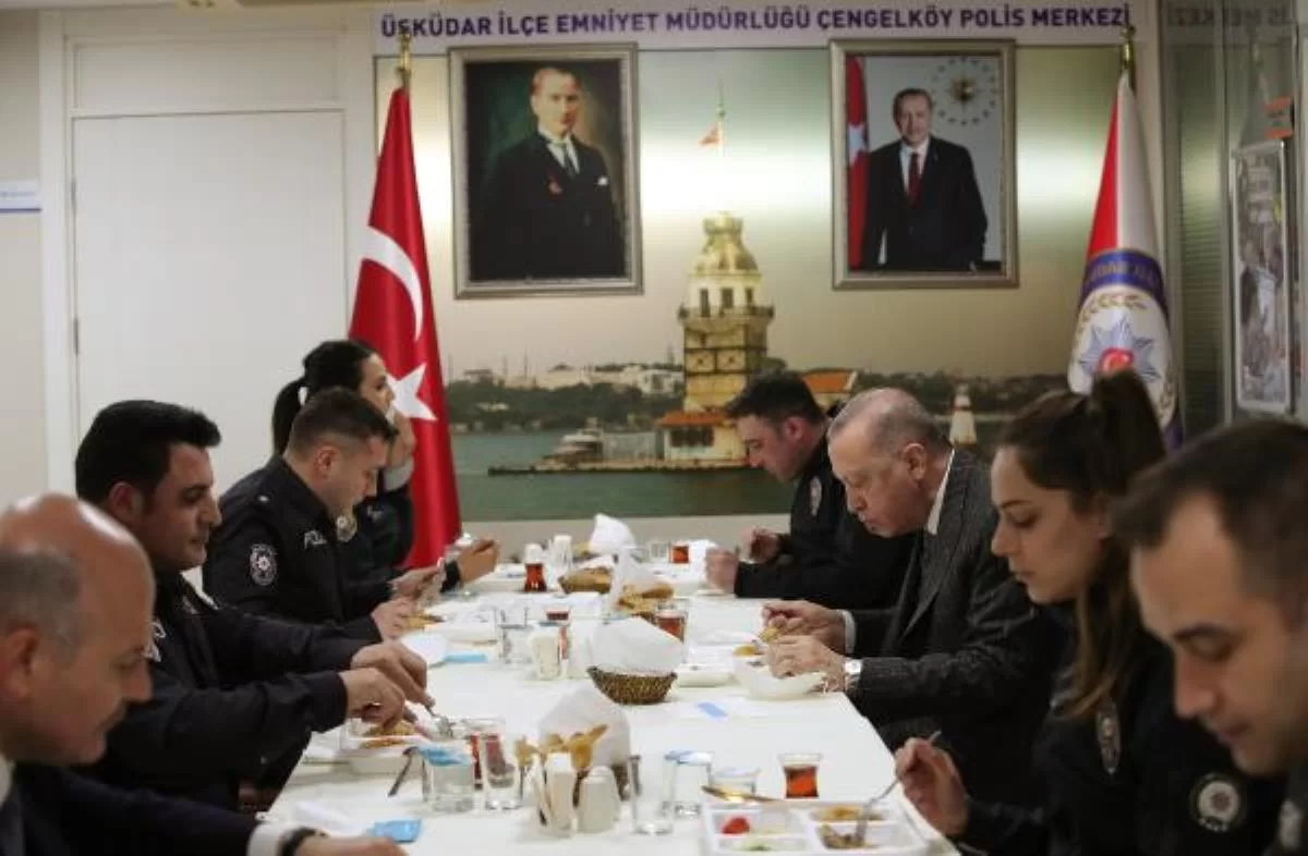 Son dakika... Cumhurbaşkanı Erdoğan polislerle iftar yaptı